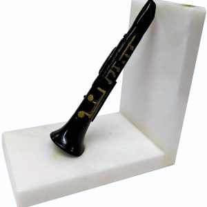 SUJETALIBROS 767 1 UNIDAD DE CLARINETE Y ESCUADRA DE ALABASTRO.