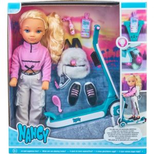 NANCY UN DIA EN PATINETE. 7106705 FAMOSA