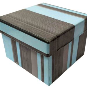CAJA DE CARTON DECORADA. MEDIDAS 18X18X11CM. DE RAYAS AZUL