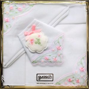 ESTUCHE CON PAÑUELOS PARA SRA. BLANCO BORDADOS DE ALGODON MARCA GUASCH.