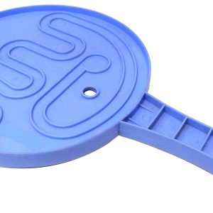 RAQUETA DE PLASTICO AZUL CON LABERINTO DISTINTO POR AMBAS CARAS.