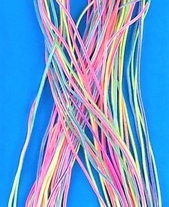 MACARRONES FLUORESCENTES EN BOLSA. DE COLORES SURTIDOS.