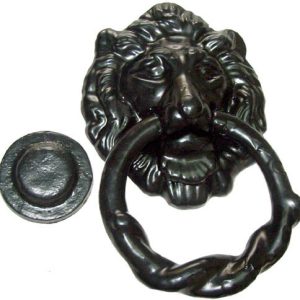 LLAMADOR METALICO ESCUDO CON ASA DE 127MM. NEGRO FORJADO DE CABEZA DE LEON.