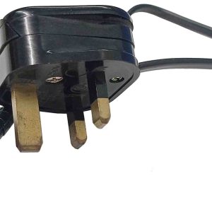 CABLE ALIMENTACION CLAVIJA BS 1363 DE 3 PATILLAS PLANAS, FUSIBLE 3A. EN BASE. A HEMBRA TIPO 8 RADIO IEC C7 HEMBRA DE 42CM