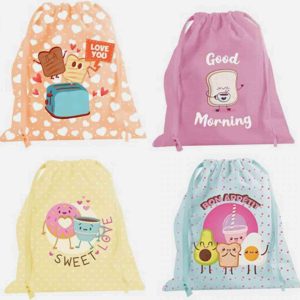 BOLSA MERIENDA DE TELA CON CORDON AJUSTABLE DE 23X29CM. SURTIDAS DE BISMARK 332088.