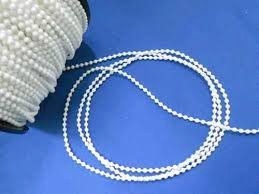 CADENILLA DE BOLAS DE PLASTICO BLANCA DE 4,5MM X 1MTR. PARA ESTOR.
