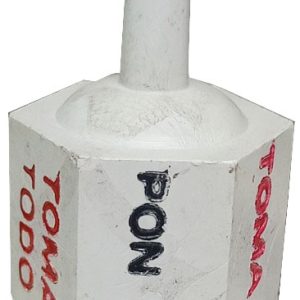 PEONZA DE PON Y TOMA DE 5CM DE ALTO CON 6 LADOS.