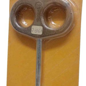 ABRELATAS CON FORMA DE LLAVE CROMADO Y MANGO DE PLASTICO. FABRICADO EN ESPAÑA.