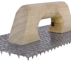 RASCADOR DE OBRA METALICO MONOCAPA DE 245X155MM. CON MANGO DE MADERA.